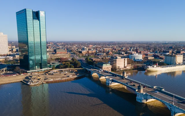 Fifth Third Bank in downtown Toledo, Ohio, near the Cherry St Bridge, over the Maumee River – Toledo, cheap car insurance in Ohio