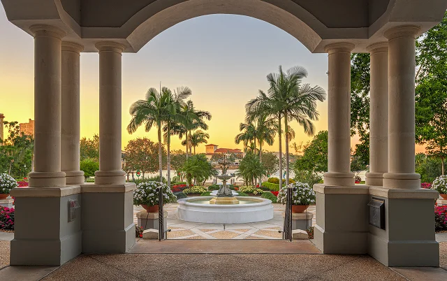 Lakeland, Florida, USA gardens at dusk – Lakeland, cheap car insurance in Florida
