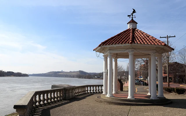 It is pavilion on shore in Marietta, USA, Ohio – Marietta, cheap car insurance in Ohio