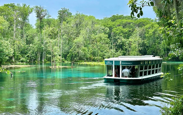 Boat ride with tourists at Silver Springs State Park Florida near Ocala – Ocala, cheap car insurance in Florida